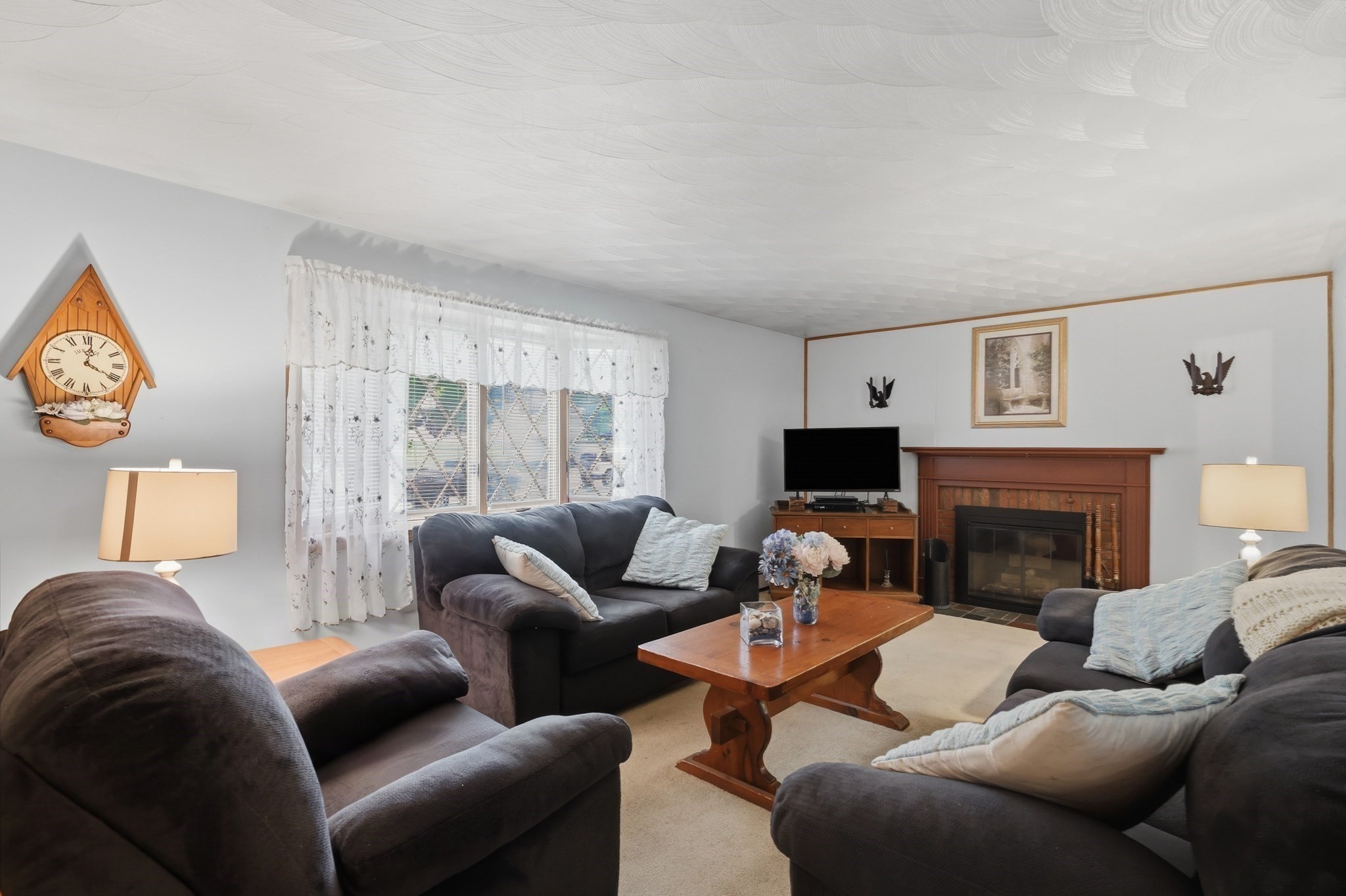 33 Rolling Ln Property Photo 11