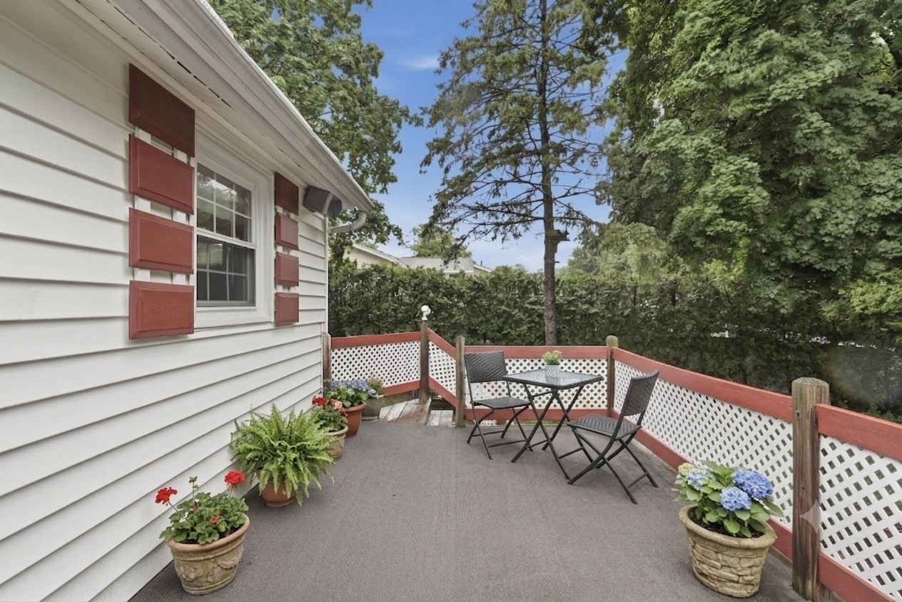 33 Rolling Ln Property Photo 35