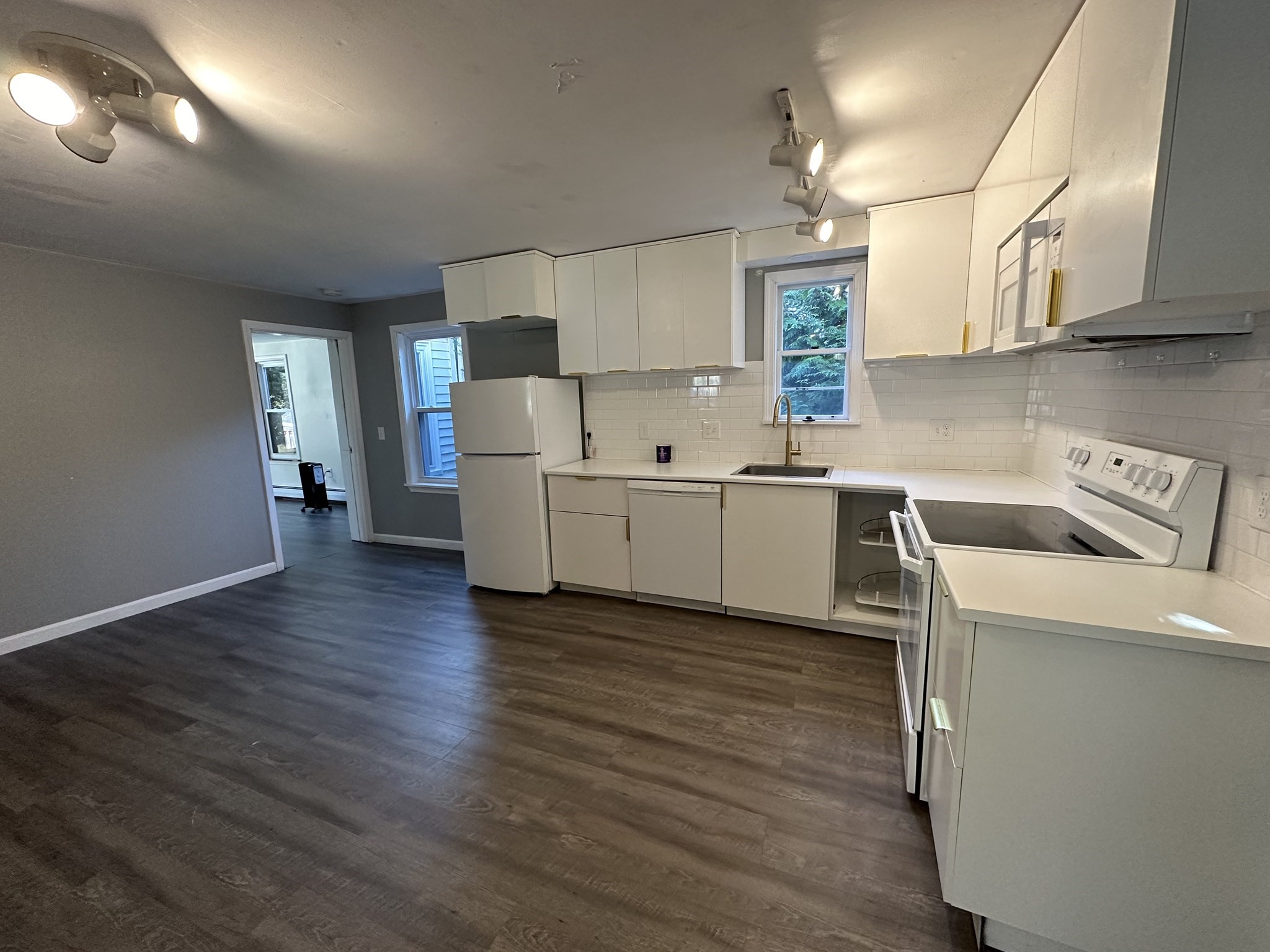 8 Pike St Property Photo 4