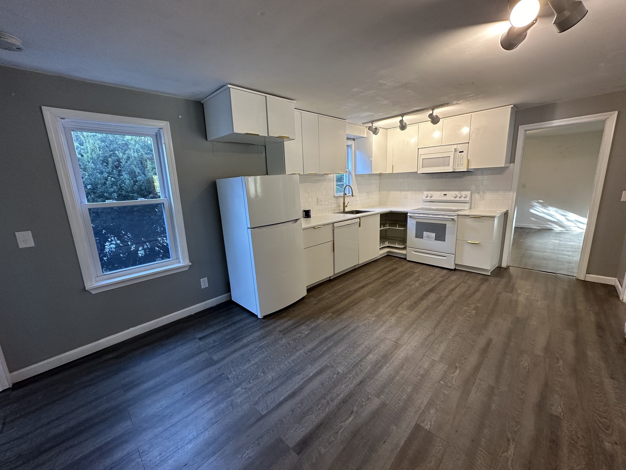 8 Pike St Property Photo 6