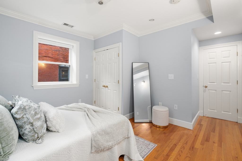 1724 Beacon St # 1 Property Photo 9