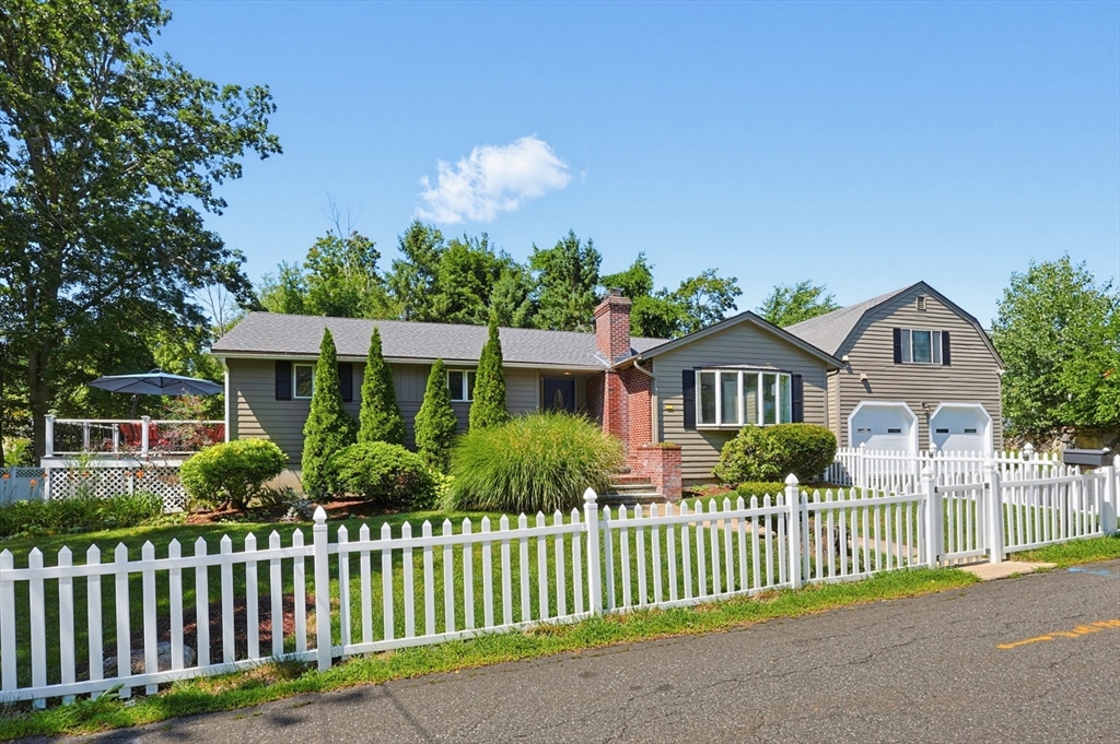 17 Metropolitan Ave Property Photo 2