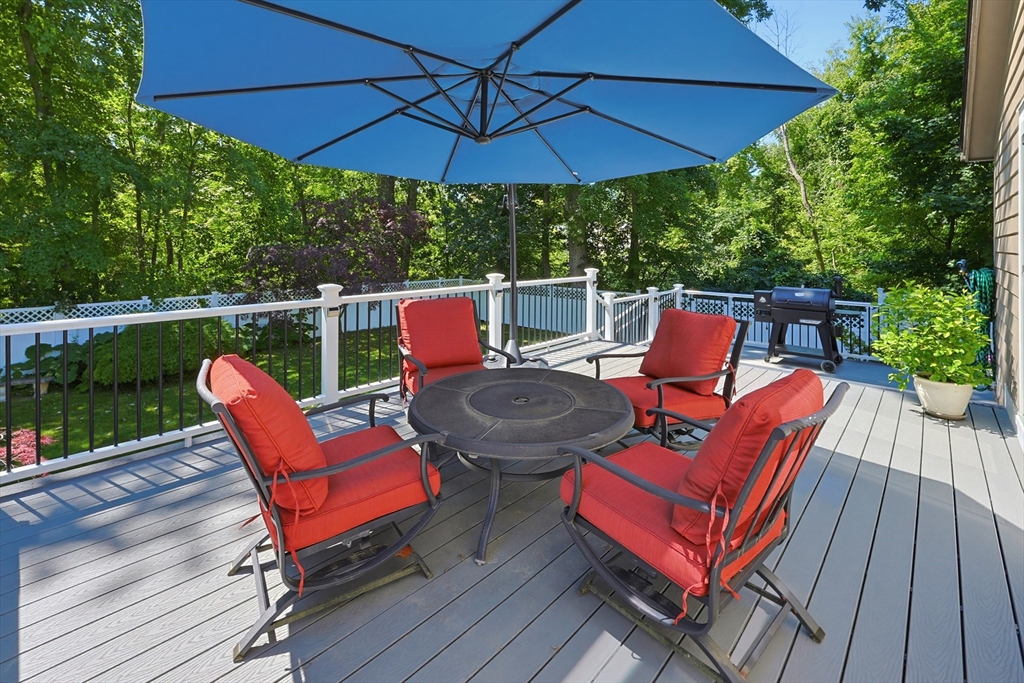 17 Metropolitan Ave Property Photo 8