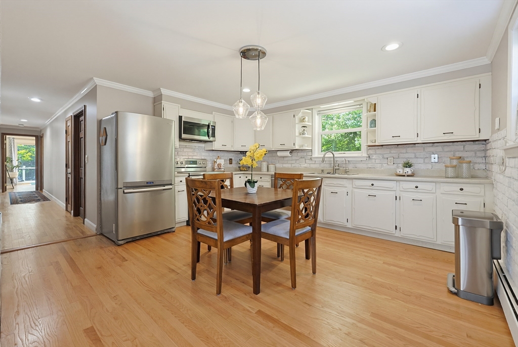 17 Metropolitan Ave Property Photo 18