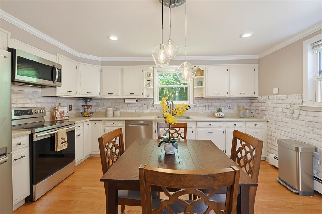 17 Metropolitan Ave Property Photo 19