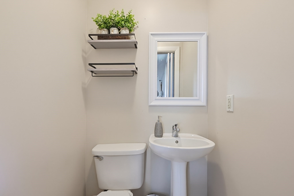 17 Metropolitan Ave Property Photo 26