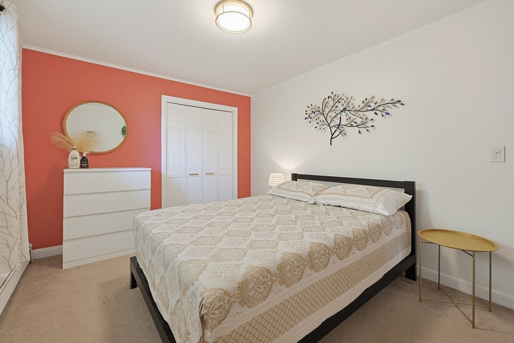 17 Metropolitan Ave Property Photo 28