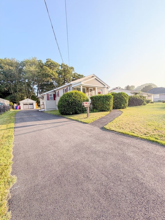 74 Kilmer Ave Property Photo 2