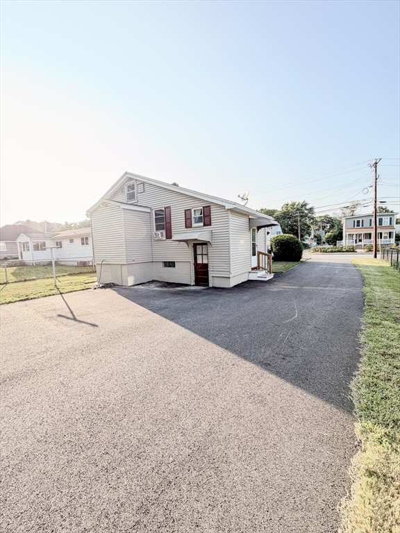 74 Kilmer Ave Property Photo 10