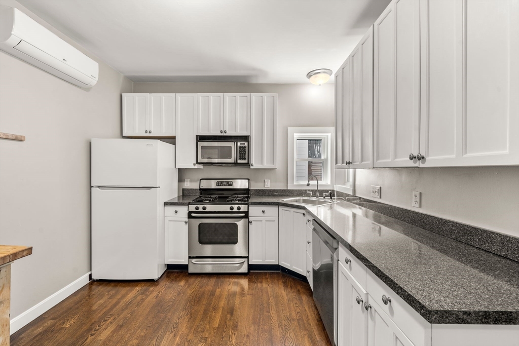74 Trull St # B Property Photo 4
