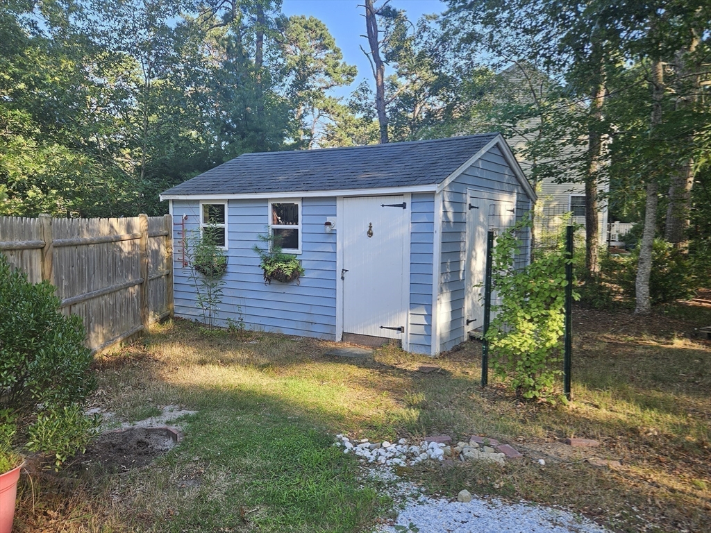 11 Cardinal Ave Property Photo 17