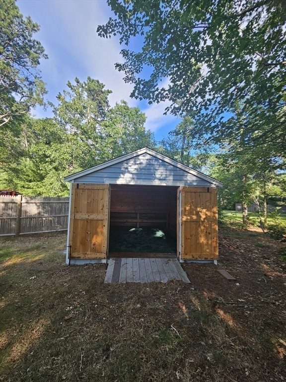 11 Cardinal Ave Property Photo 18