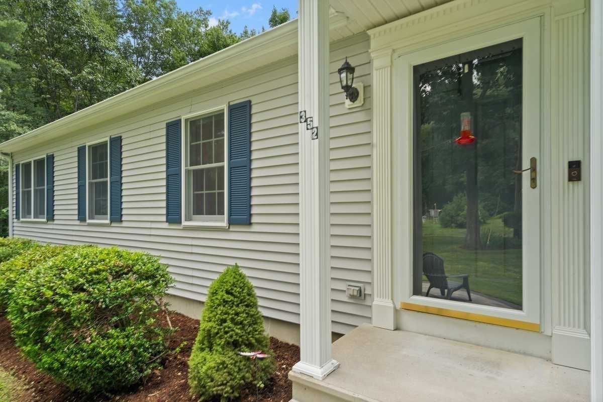 352 Town Farm Rd Property Photo 4