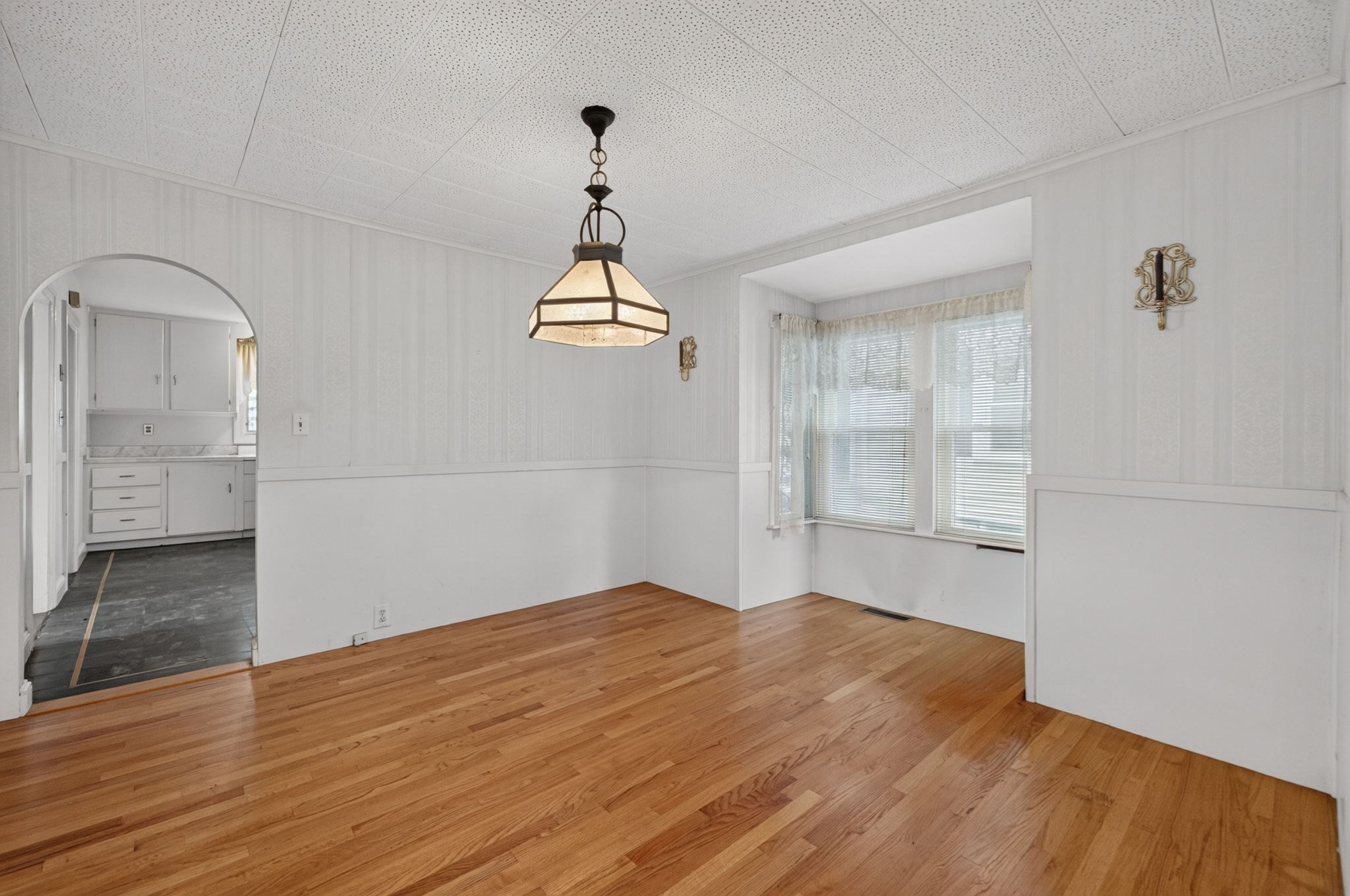 299 S Main St Property Photo 6