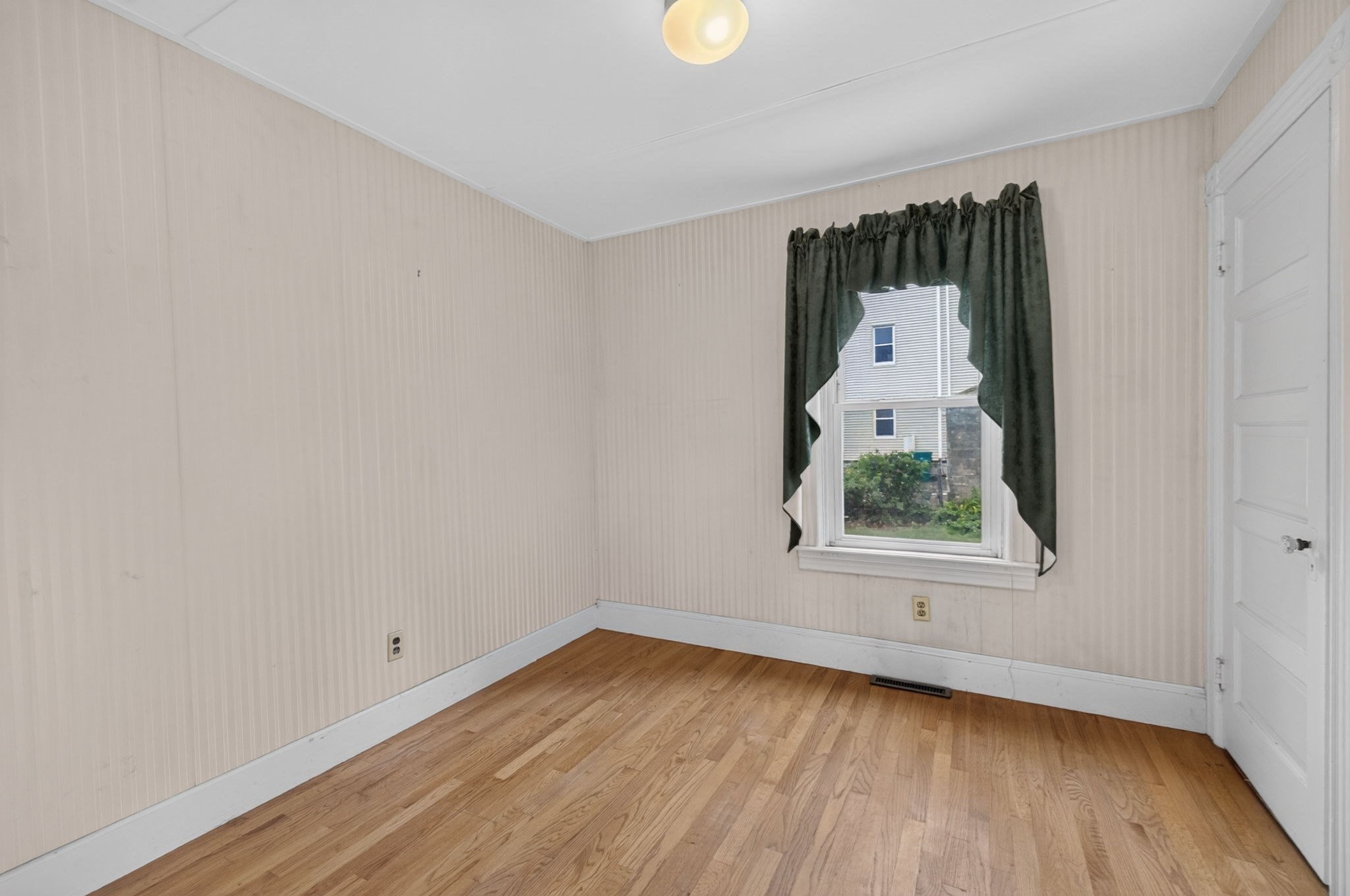299 S Main St Property Photo 9