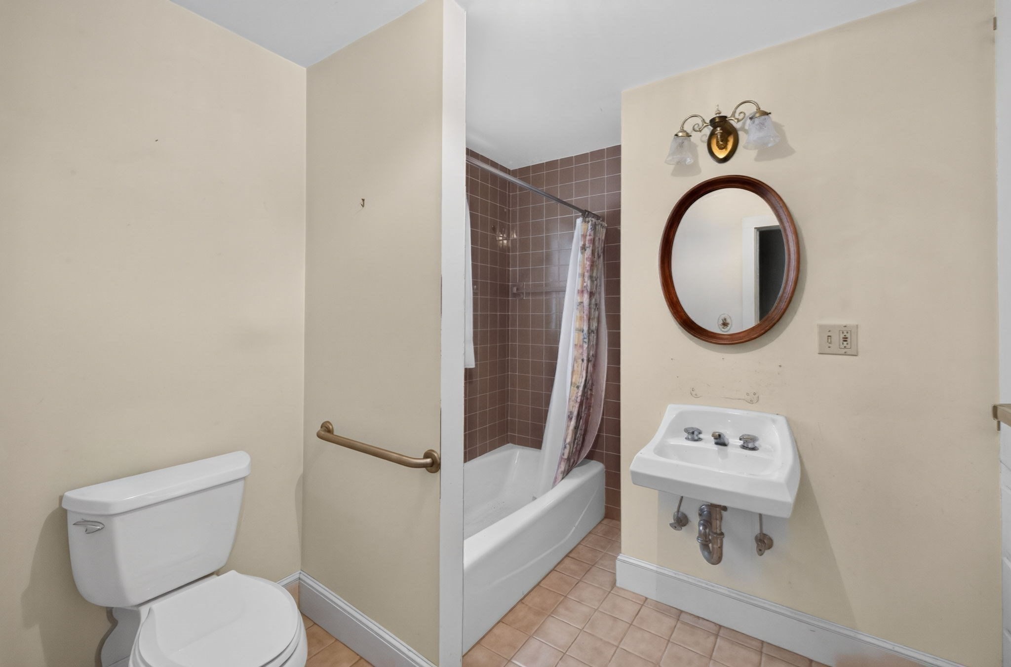 299 S Main St Property Photo 10