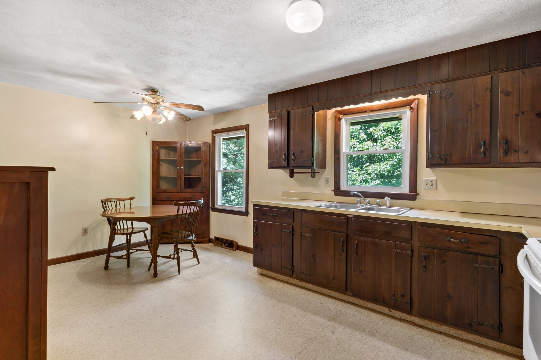 39 Grant Street Property Photo 4