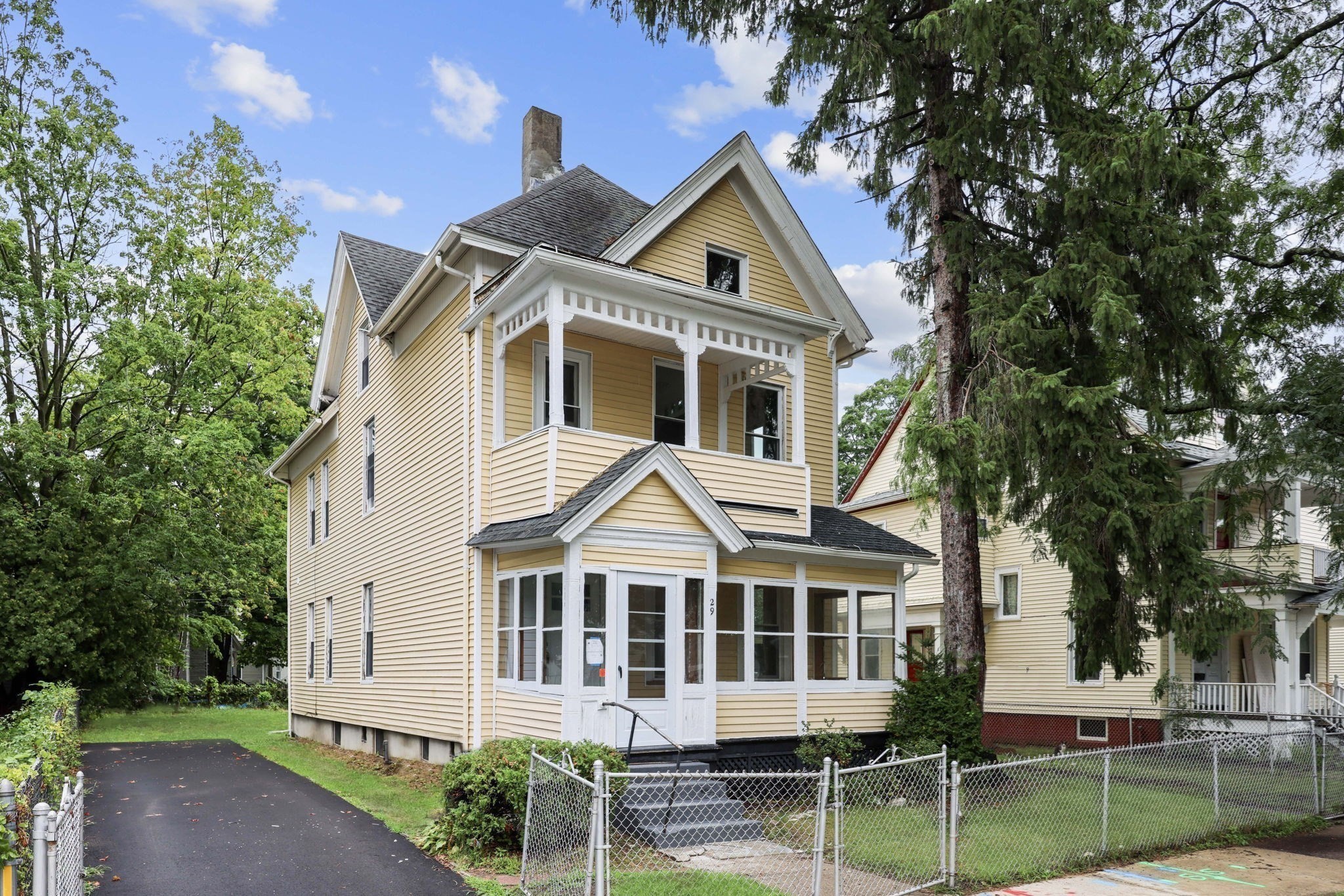29 Yale St Property Photo 1