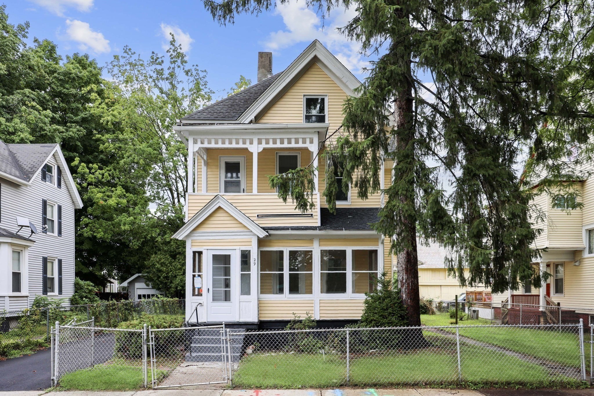 29 Yale St Property Photo 2