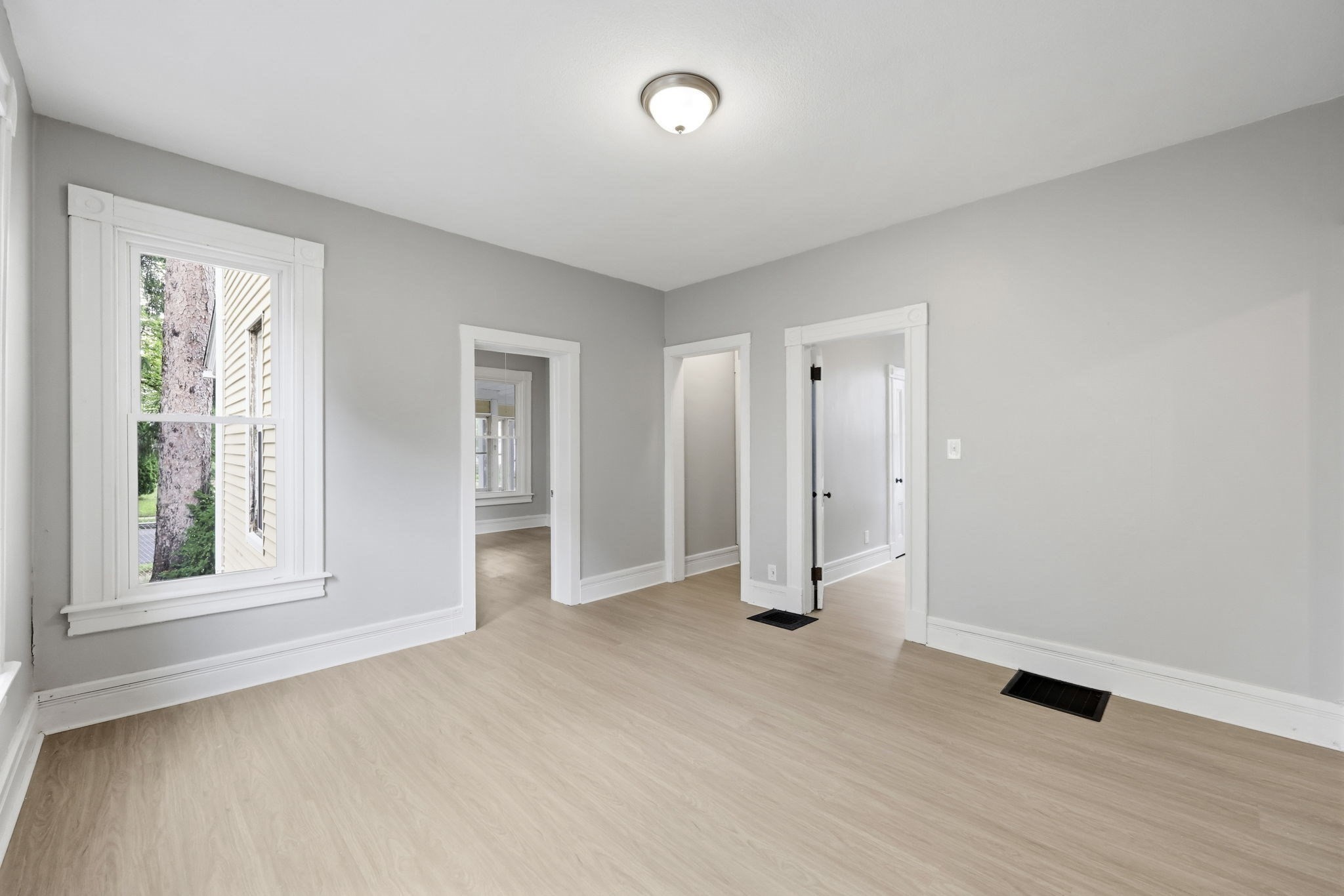 29 Yale St Property Photo 4