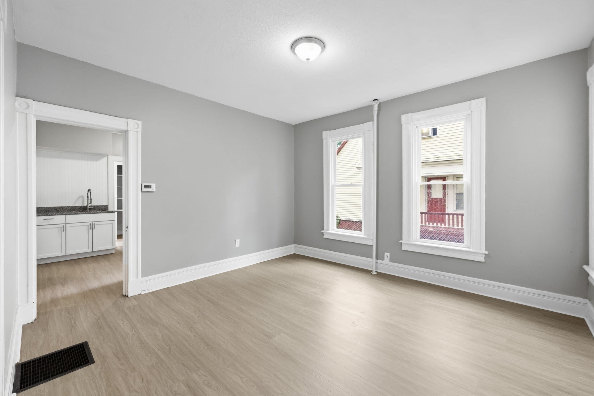 29 Yale St Property Photo 5