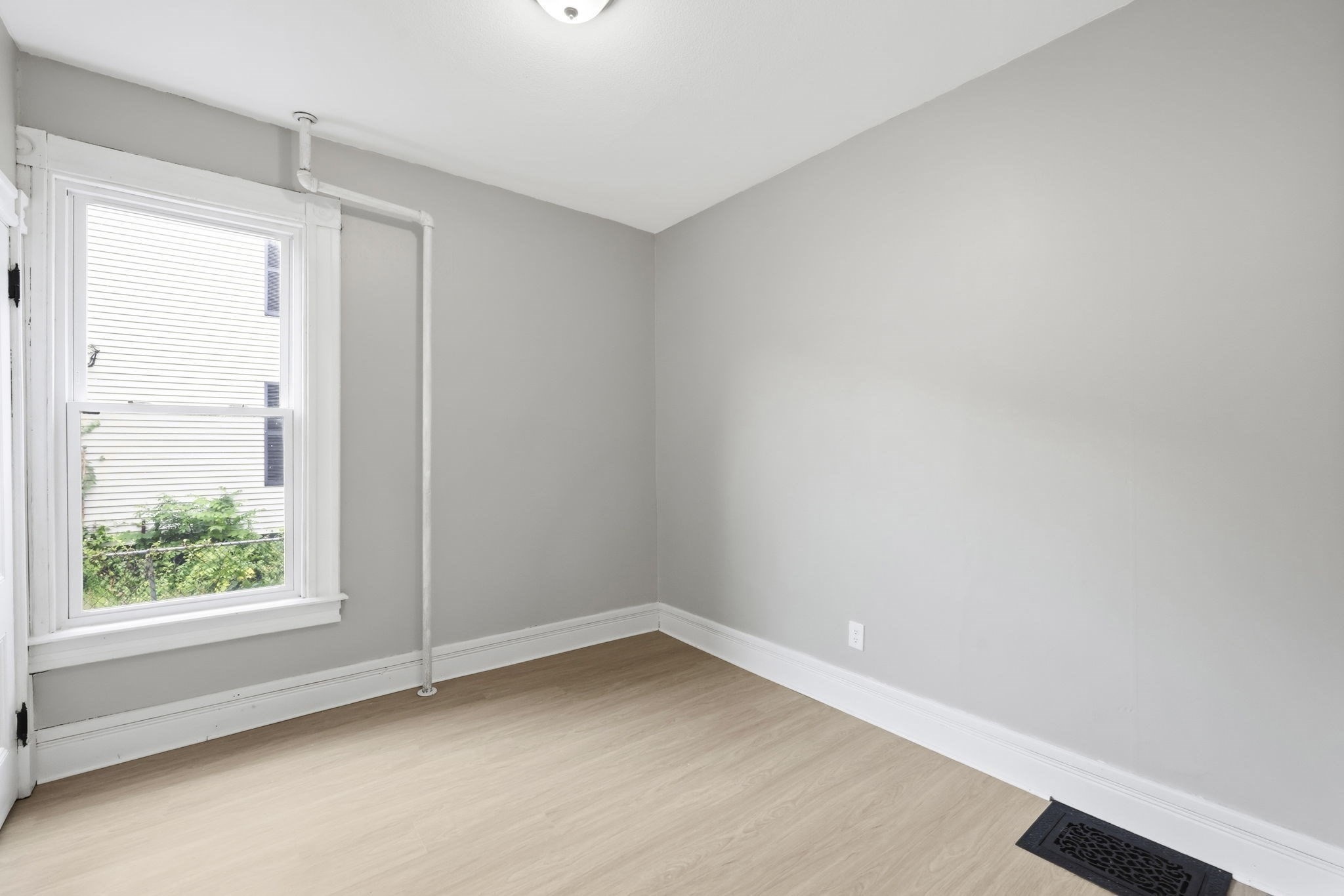 29 Yale St Property Photo 12