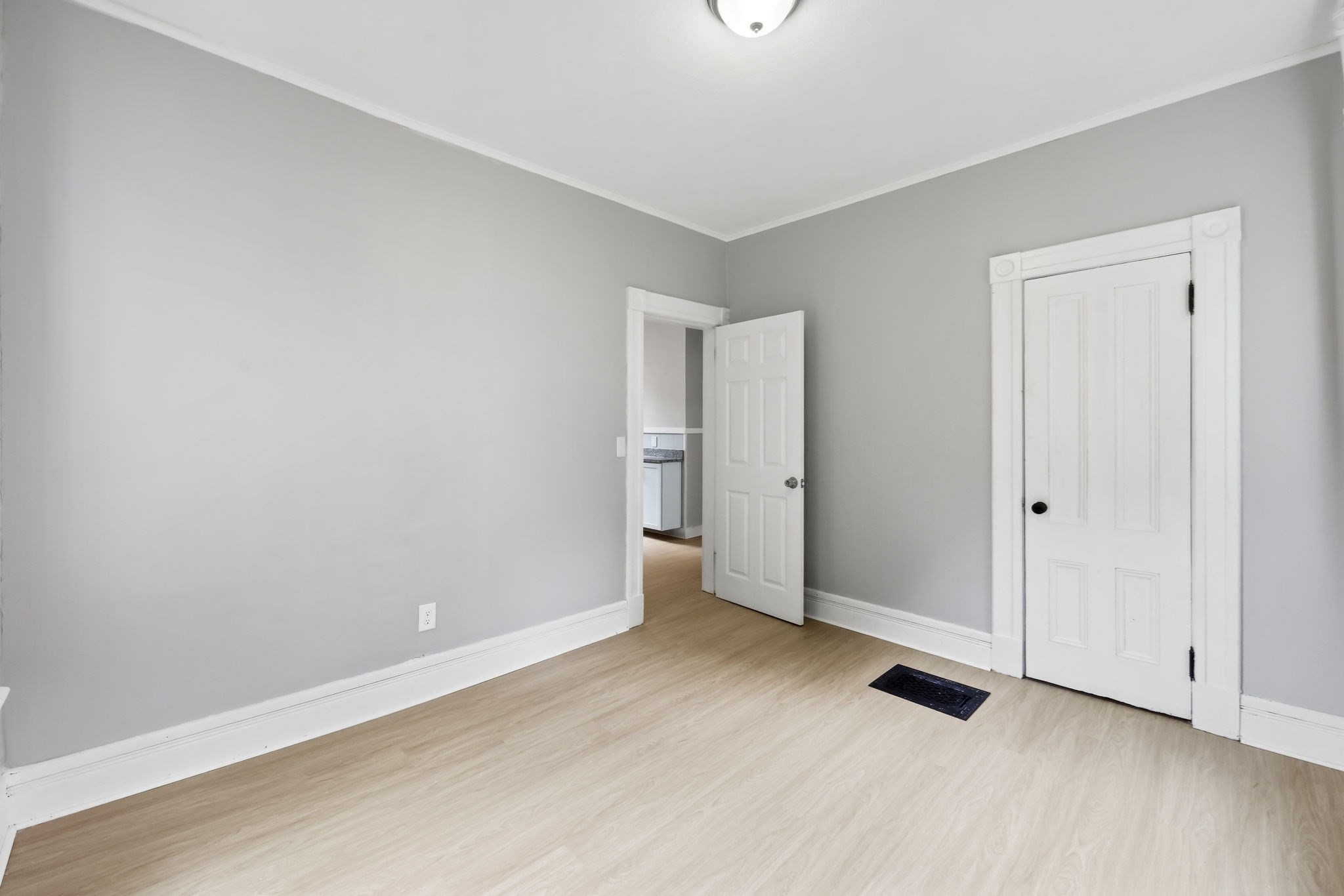 29 Yale St Property Photo 15