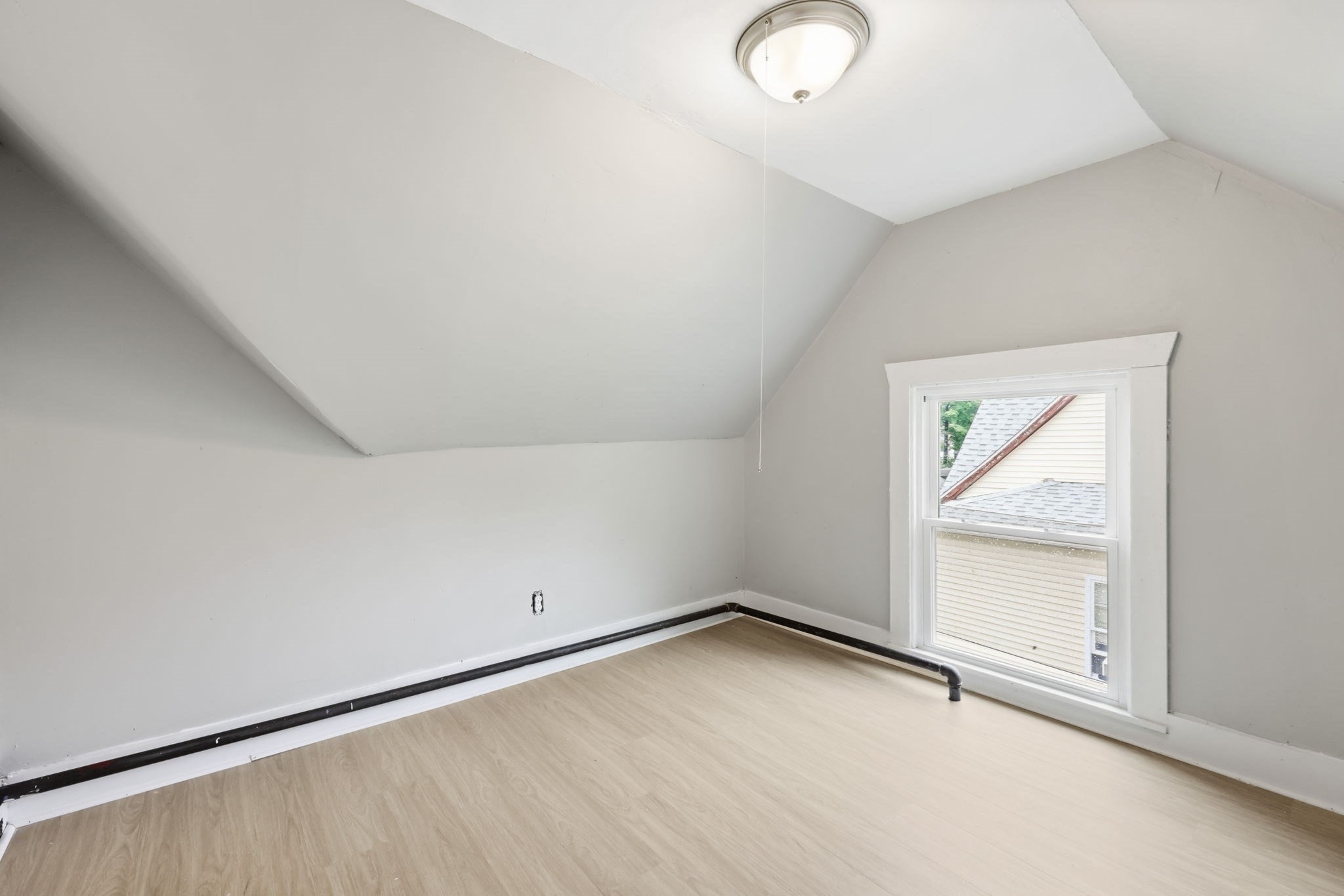 29 Yale St Property Photo 31