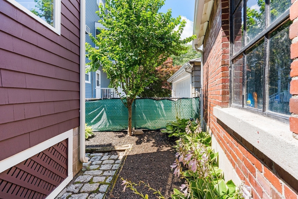 27 Peirce Ave Property Photo 32