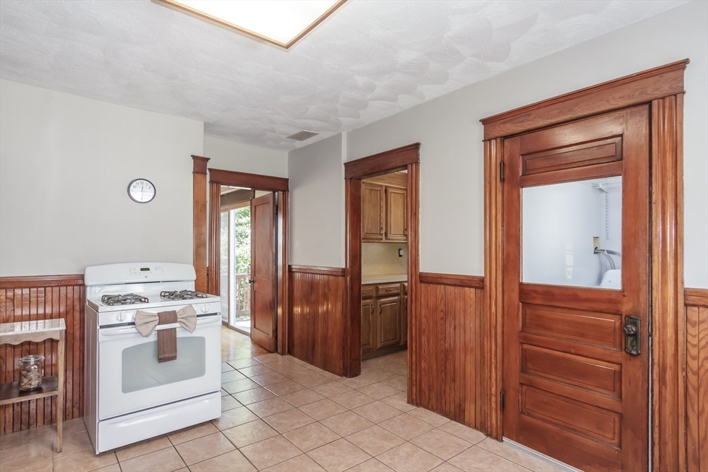242 Beacon St Property Photo 8