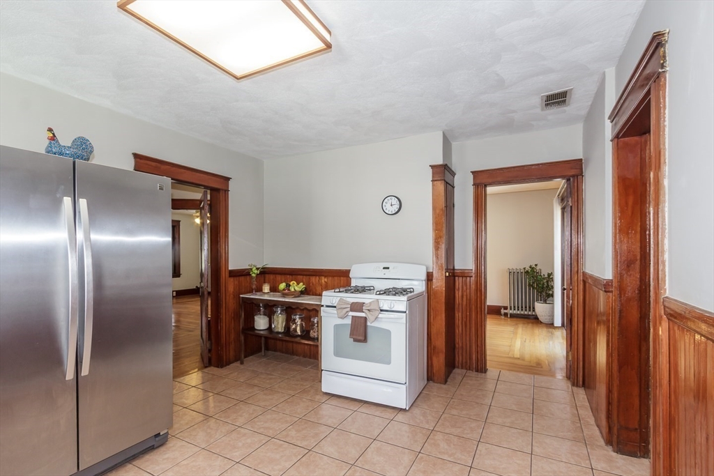 242 Beacon St Property Photo 9