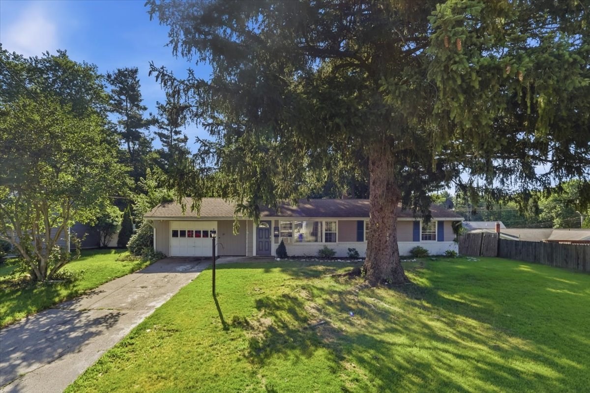 529 Howard St Property Photo 3