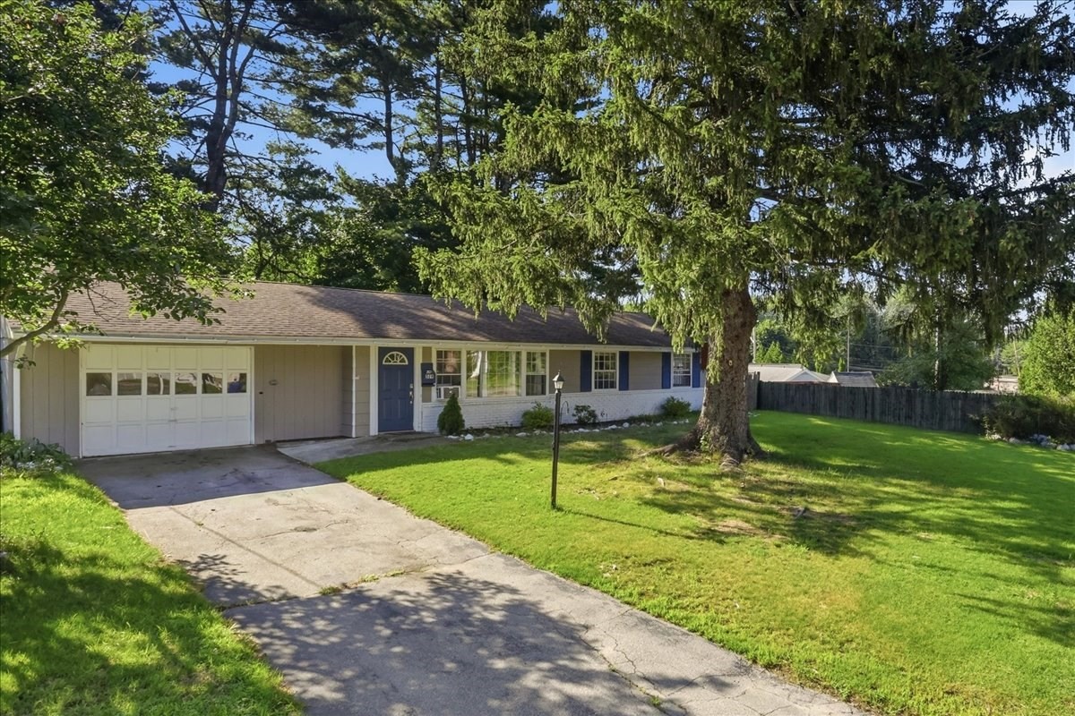 529 Howard St Property Photo 4