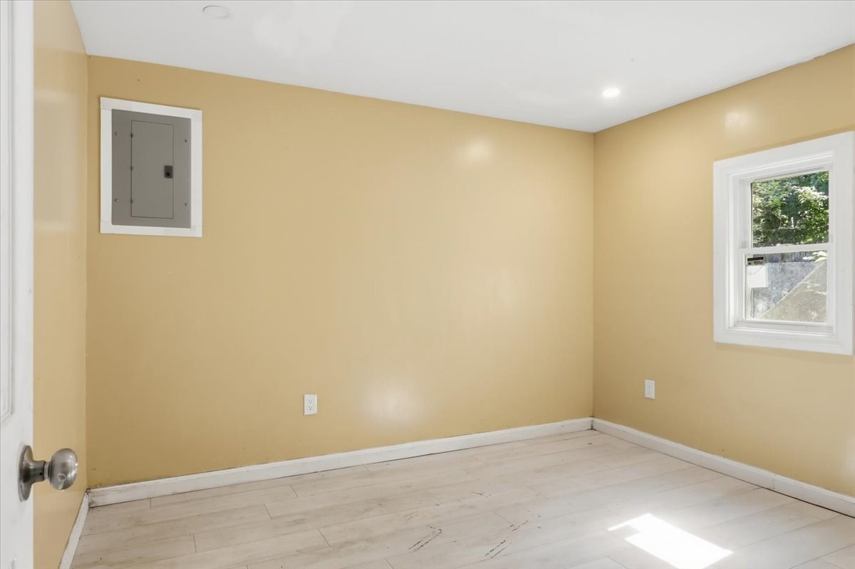 529 Howard St Property Photo 17