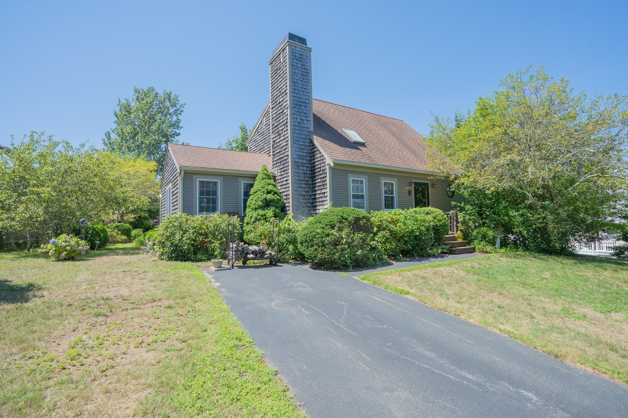12 Henry Drive Property Photo 1