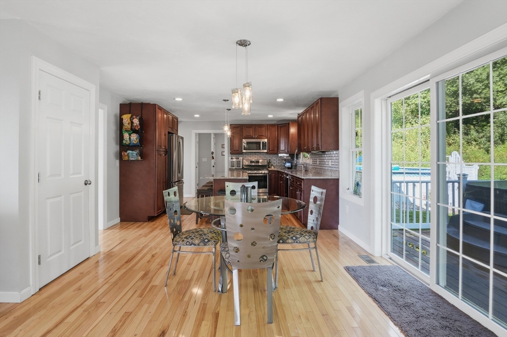 176 Southold Road Property Photo 6