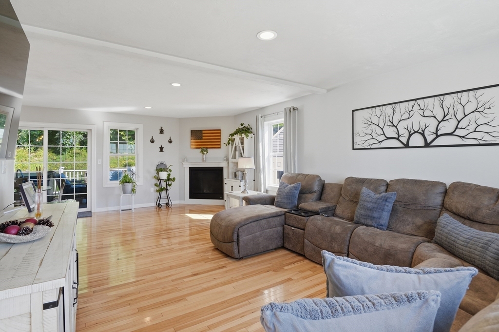 176 Southold Road Property Photo 7