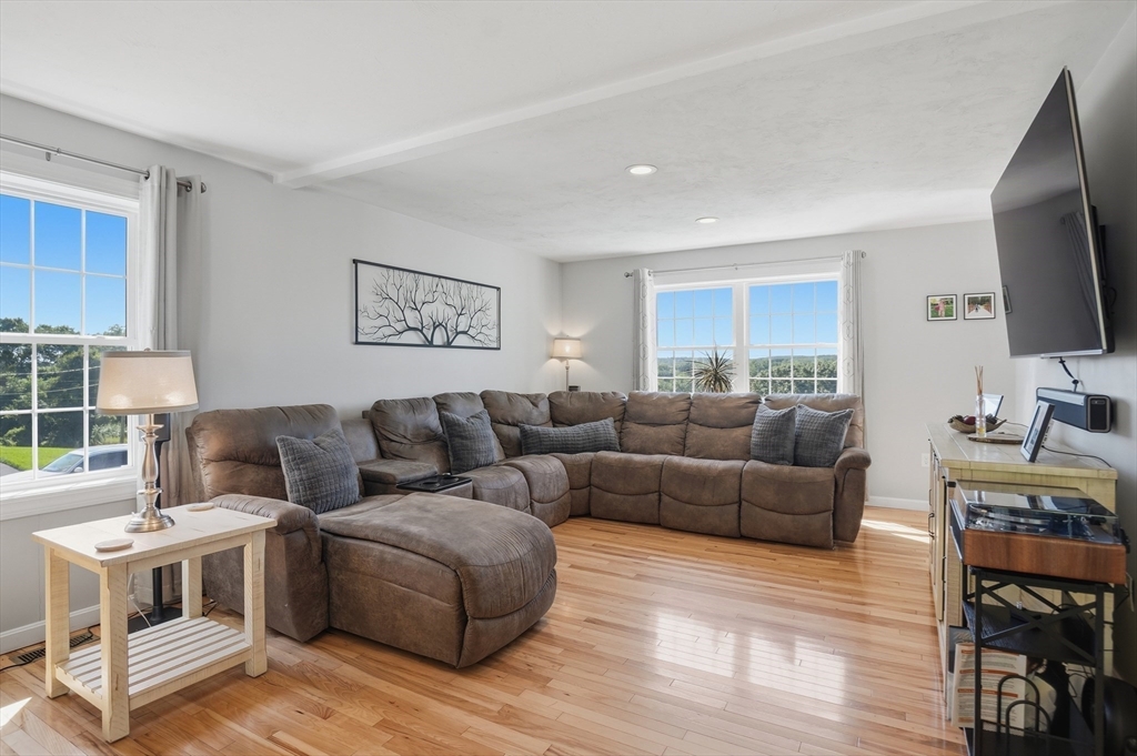 176 Southold Road Property Photo 8