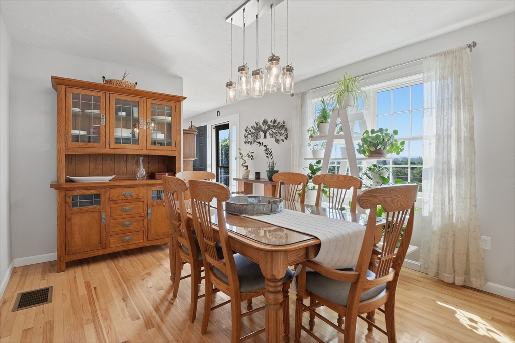 176 Southold Road Property Photo 9