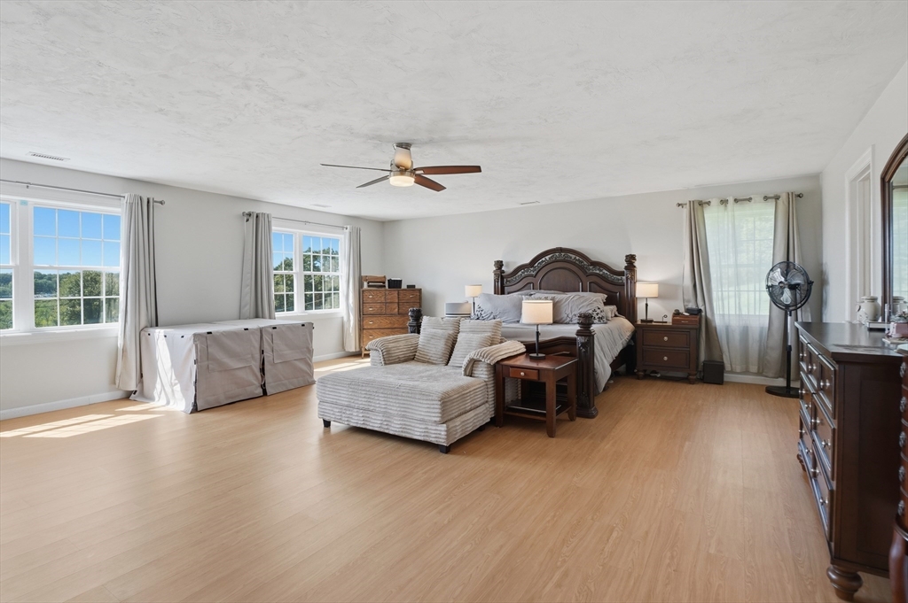 176 Southold Road Property Photo 14