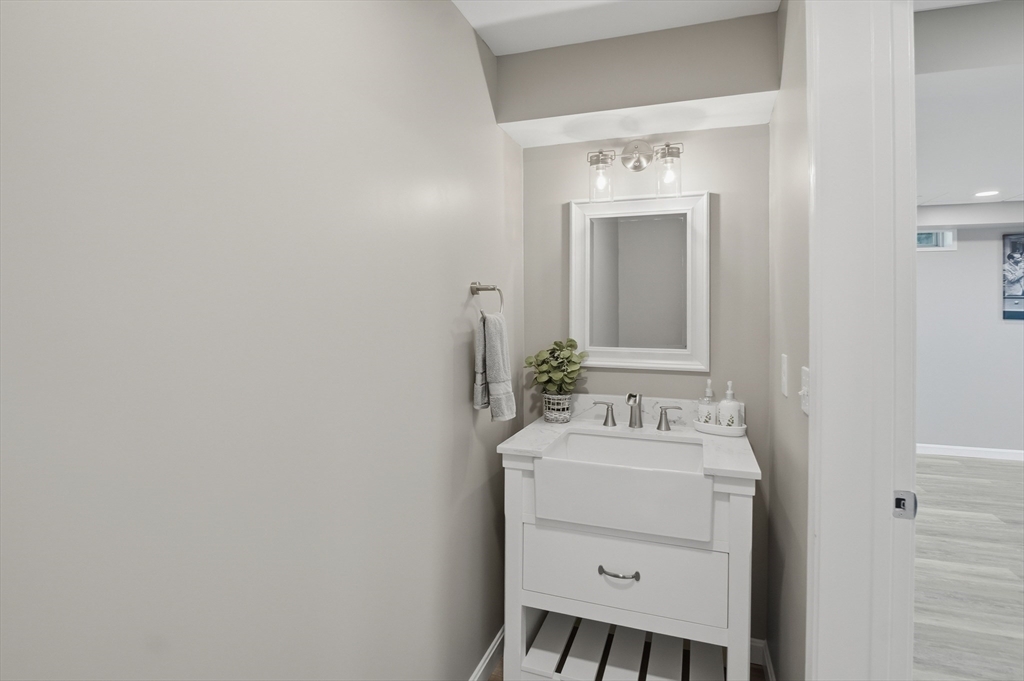 176 Southold Road Property Photo 29