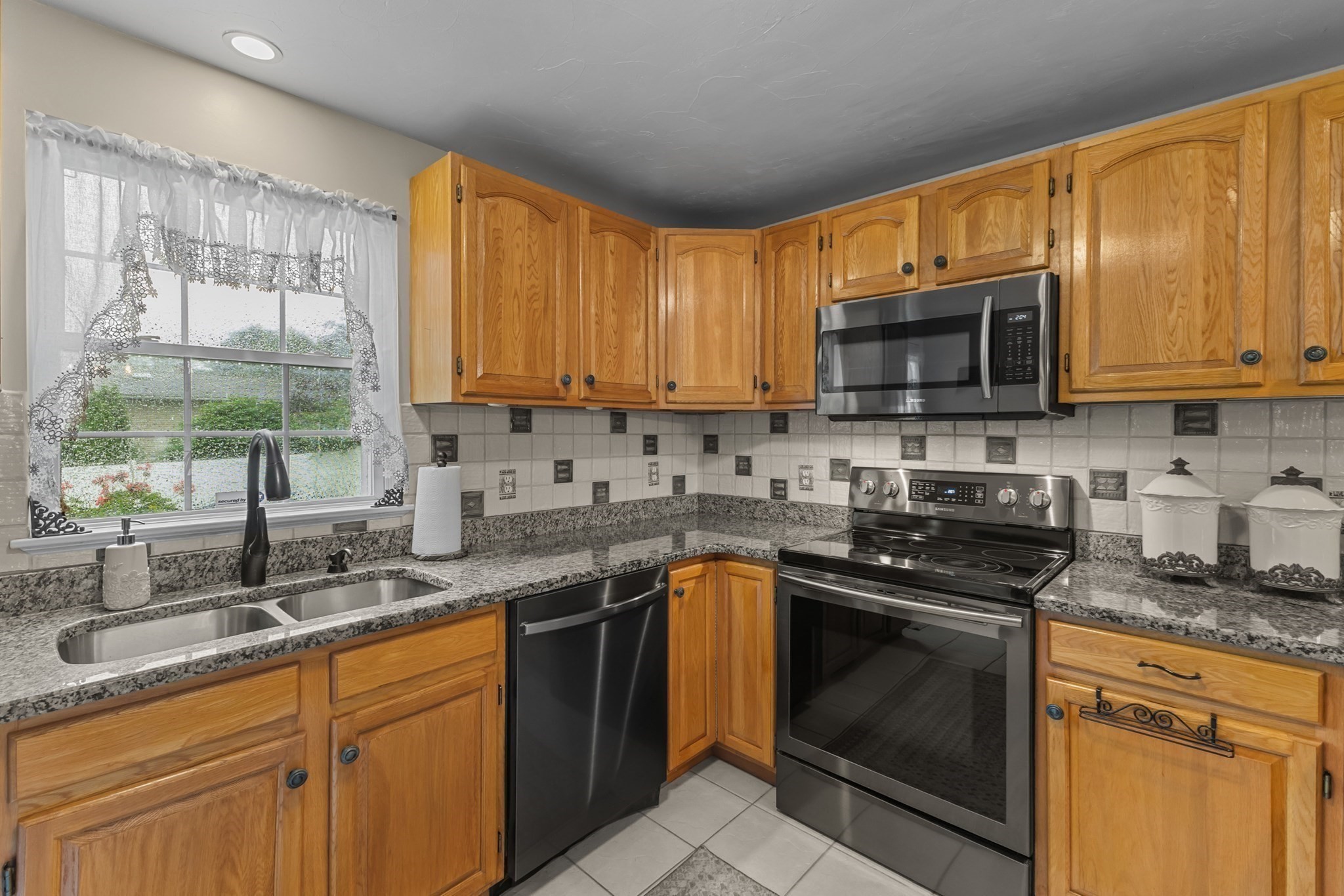 10 Fairfield Drive Property Photo 16