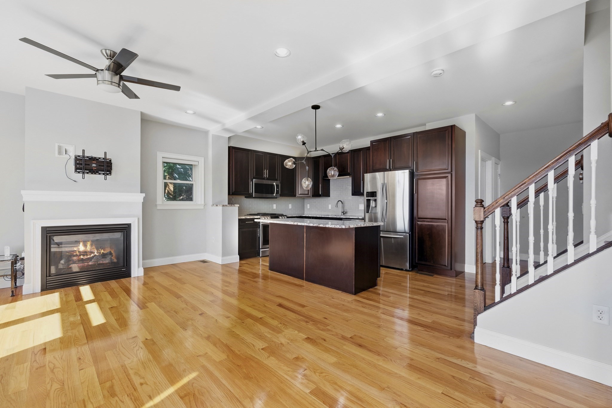375 Border Street # 375 Property Photo 4