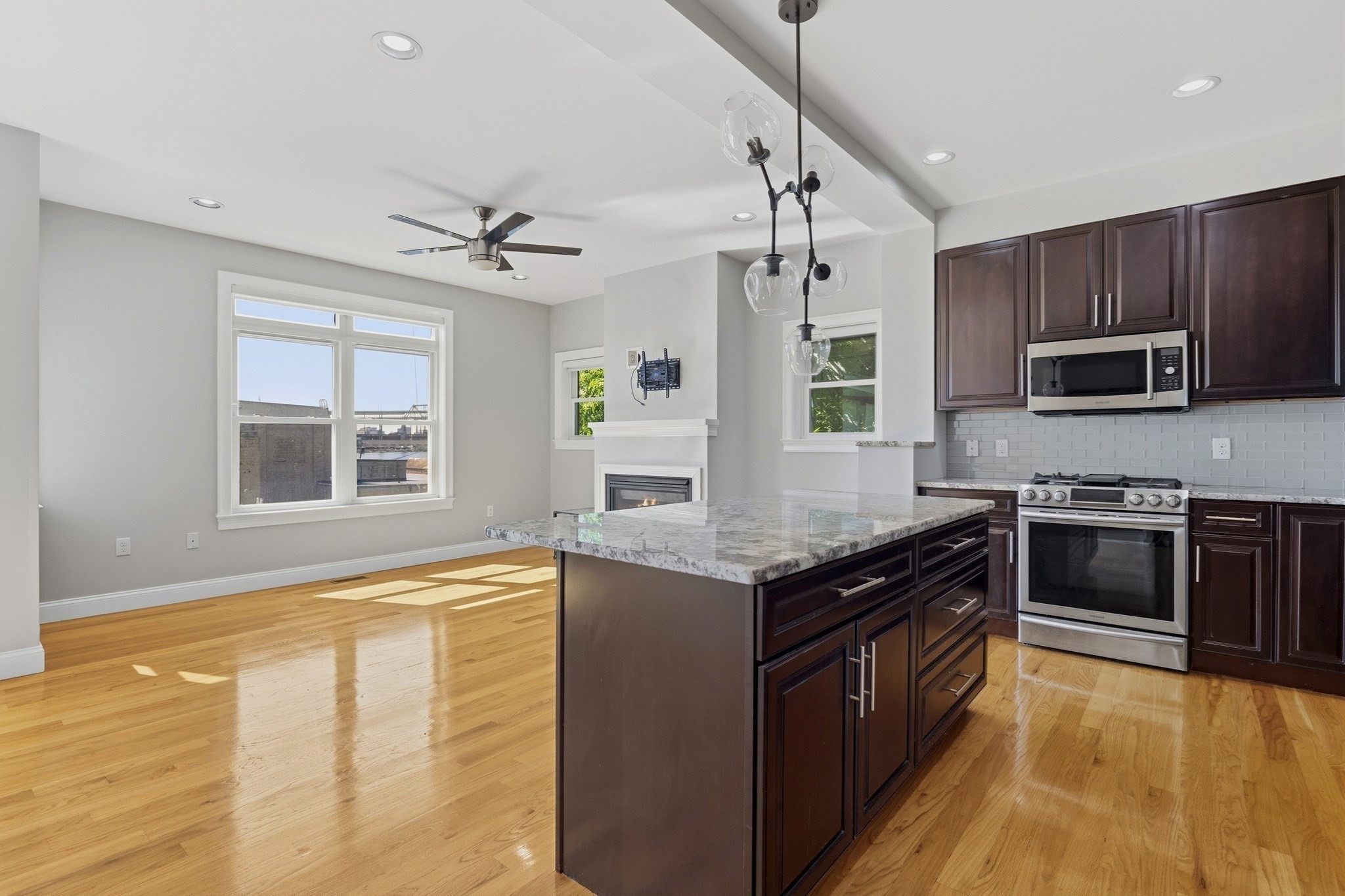 375 Border Street # 375 Property Photo 6