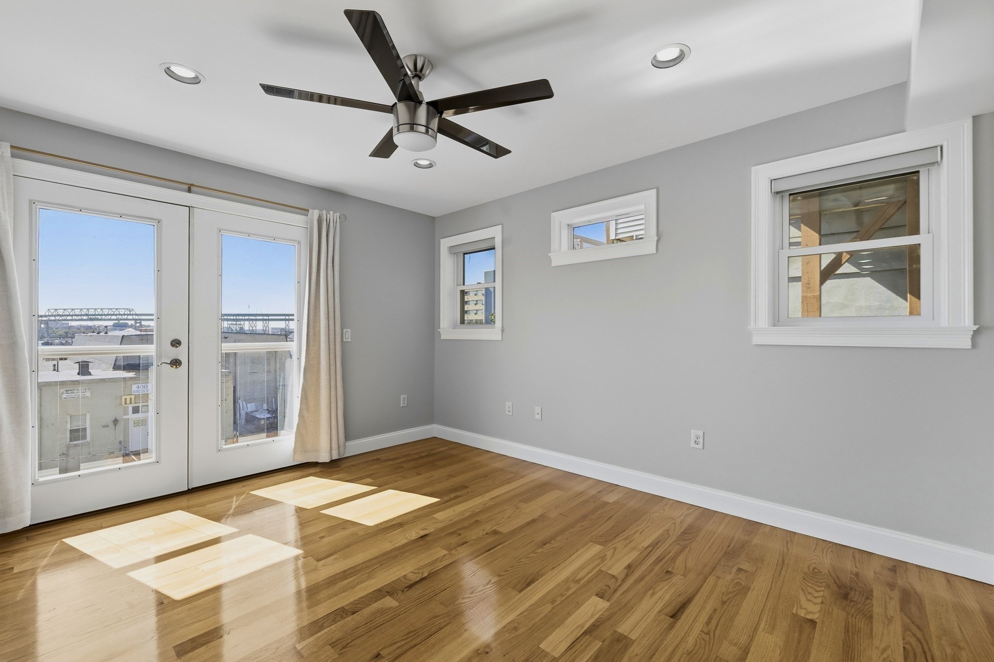 375 Border Street # 375 Property Photo 22