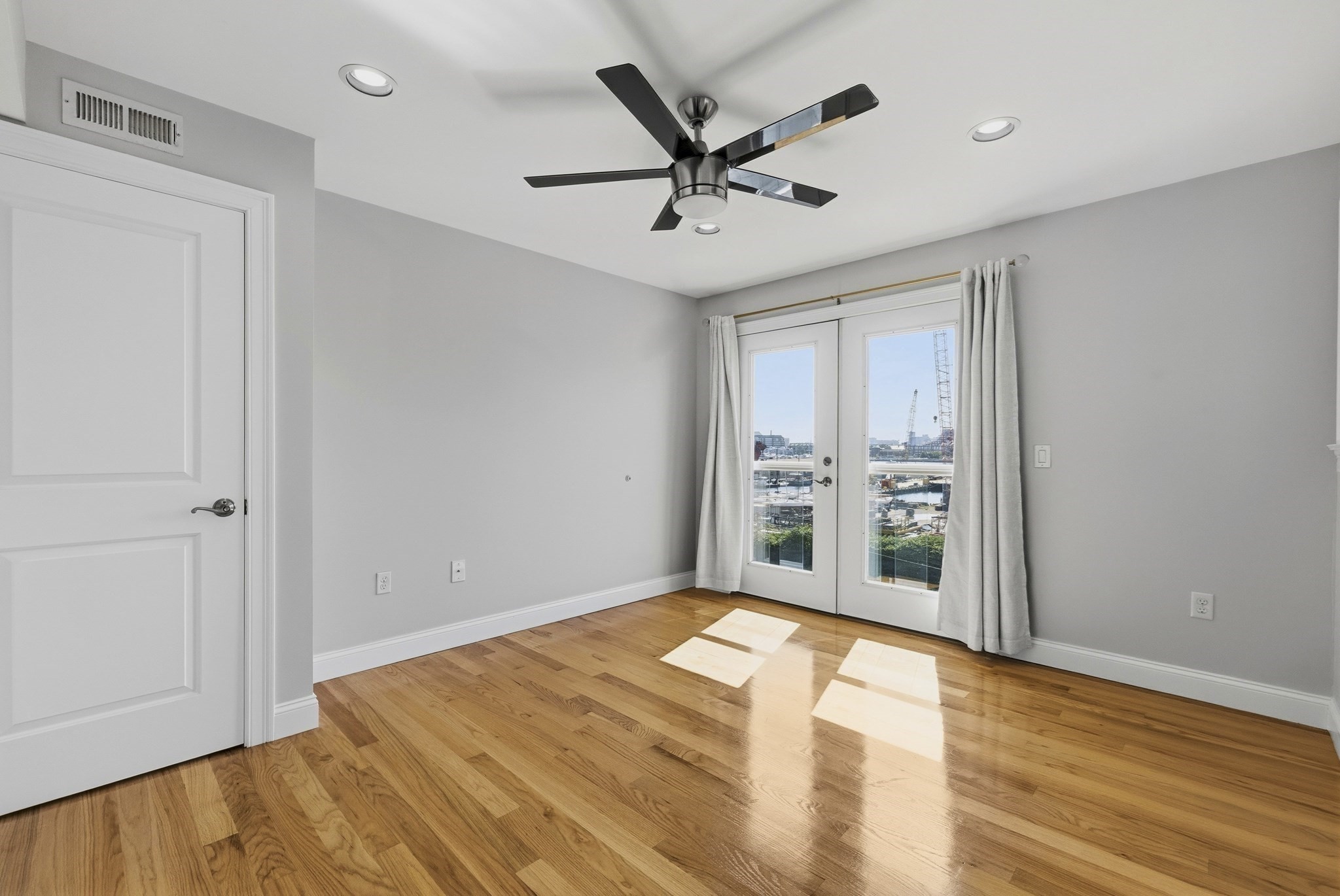 375 Border Street # 375 Property Photo 23
