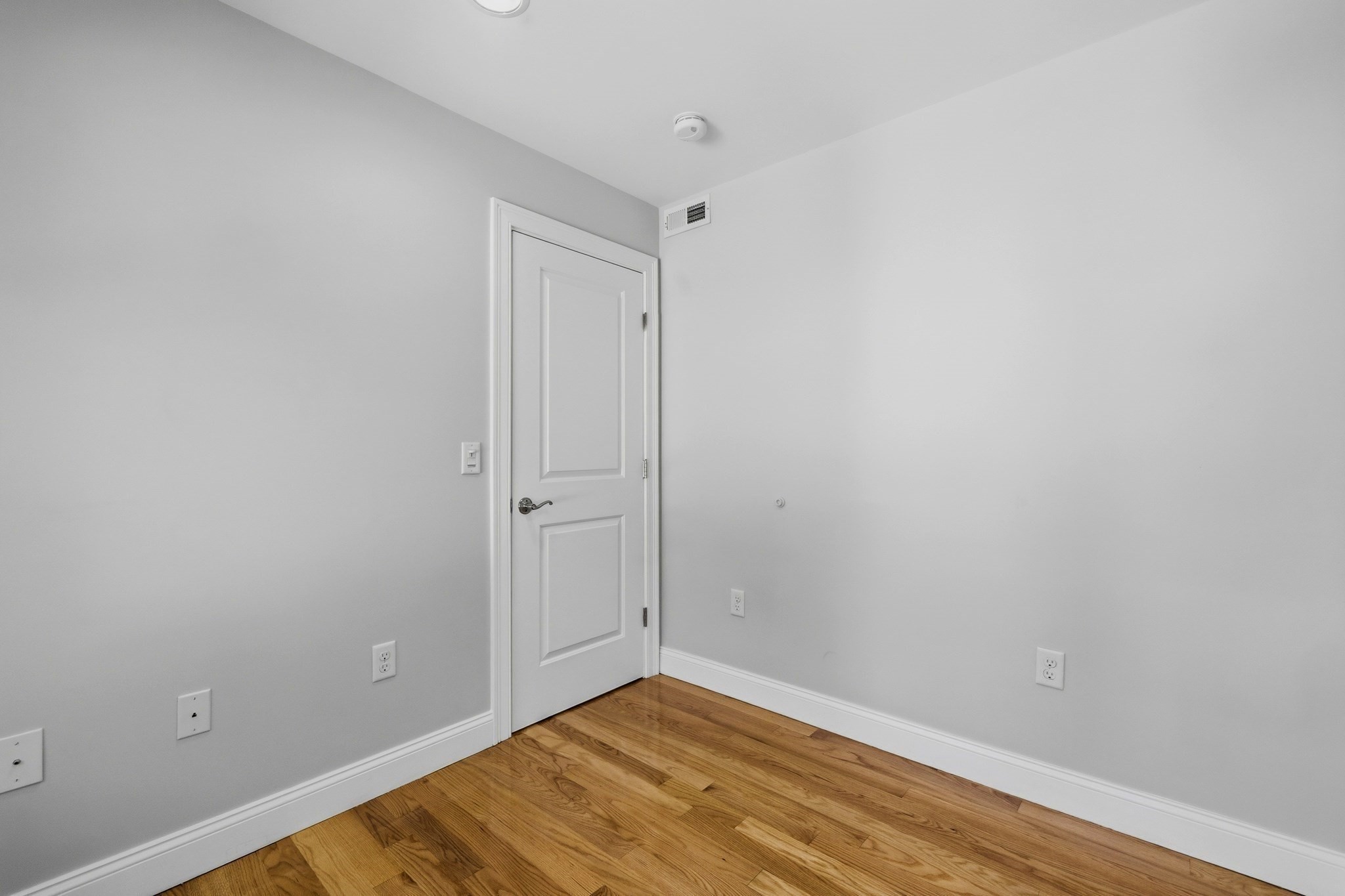 375 Border Street # 375 Property Photo 32