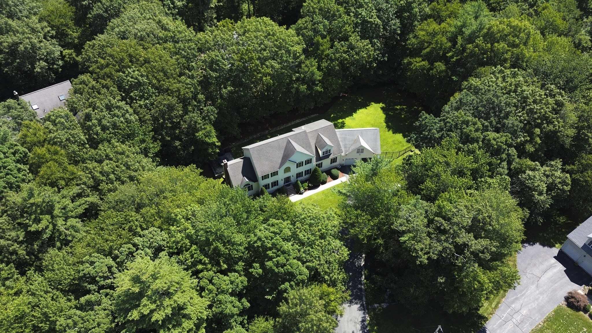 8 Karen Ln Property Photo 3