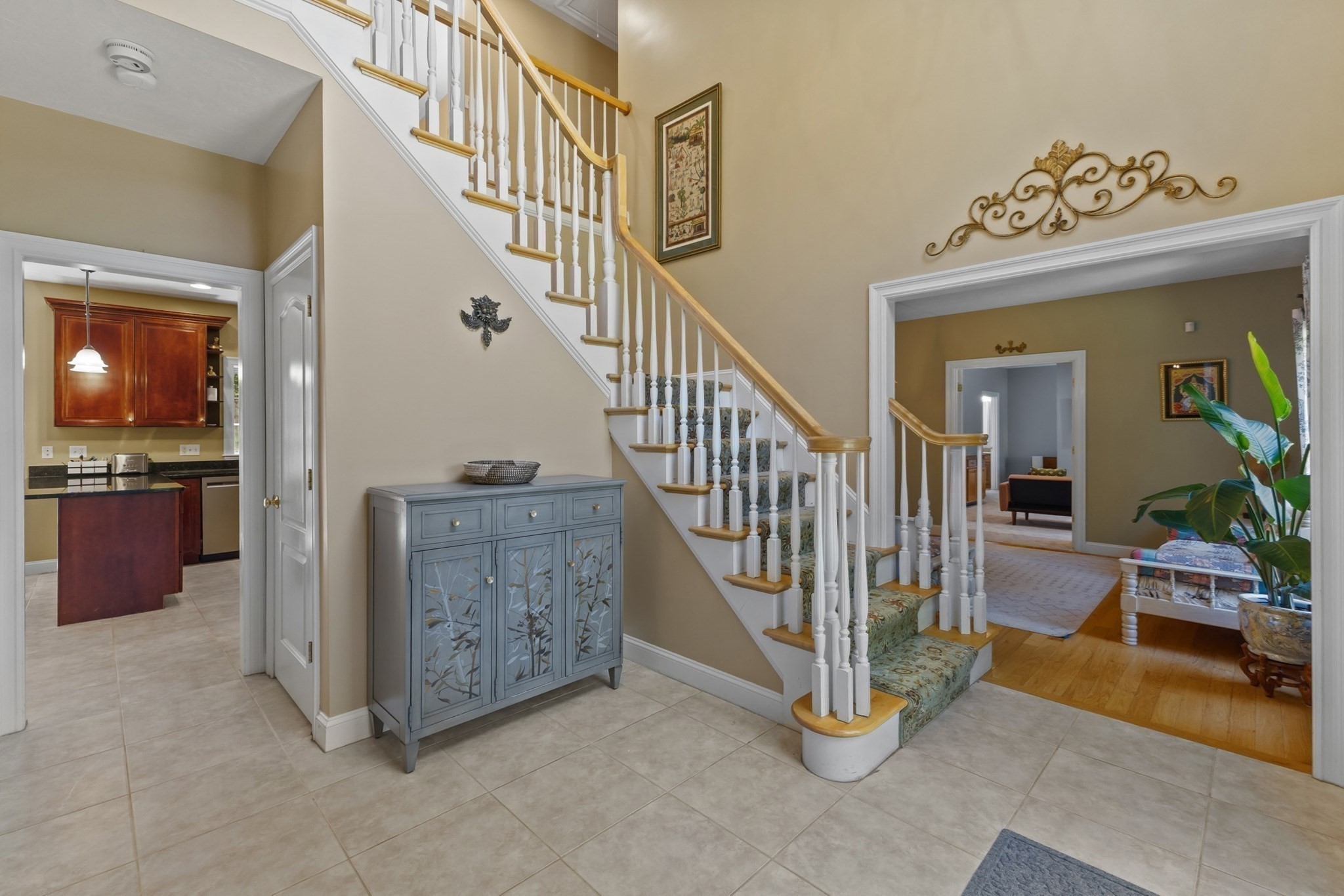 8 Karen Ln Property Photo 4