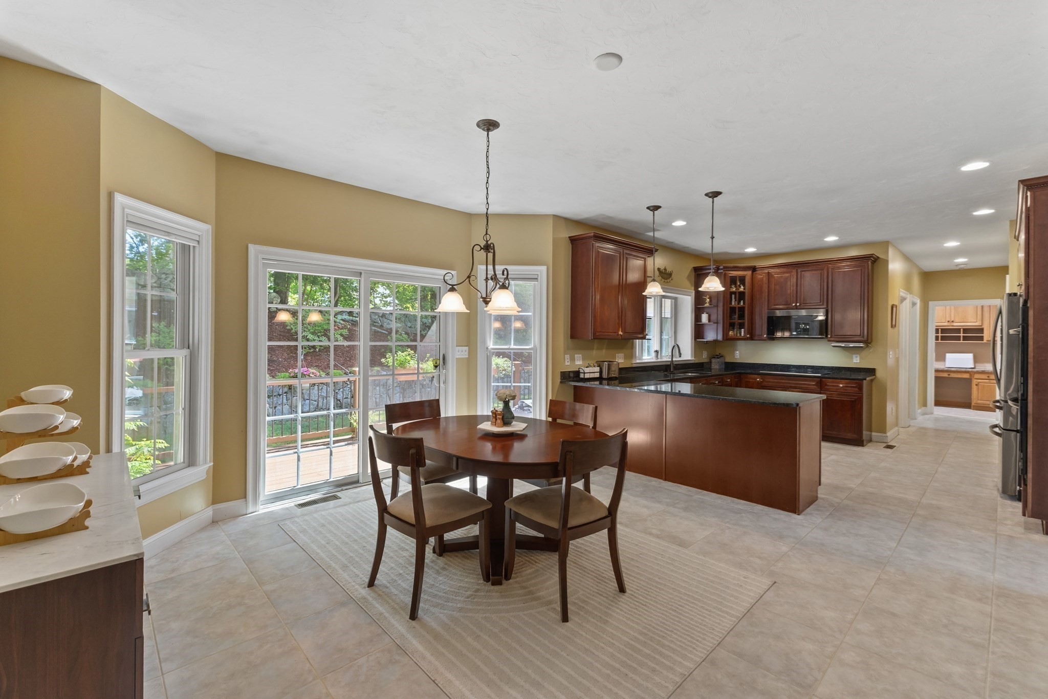 8 Karen Ln Property Photo 5